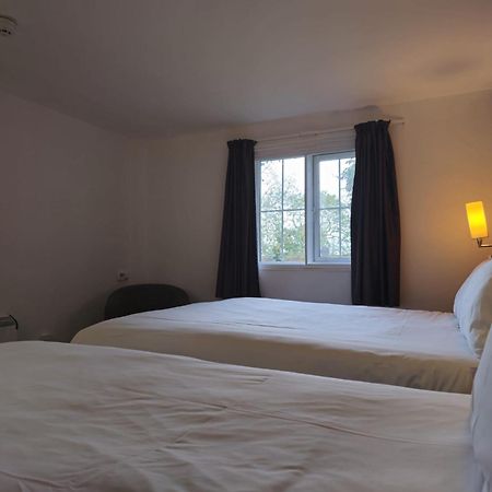 Tyger Inn Derby Bagian luar foto