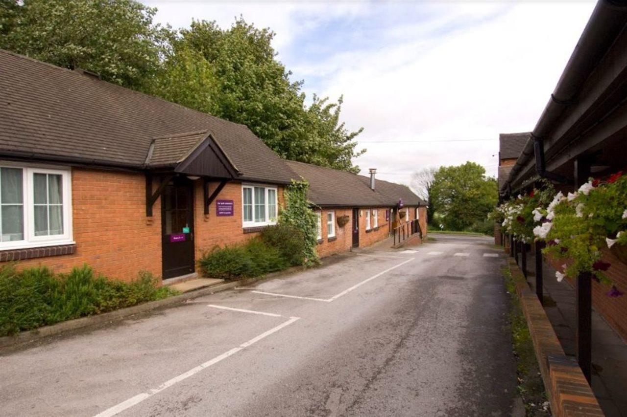 Tyger Inn Derby Bagian luar foto