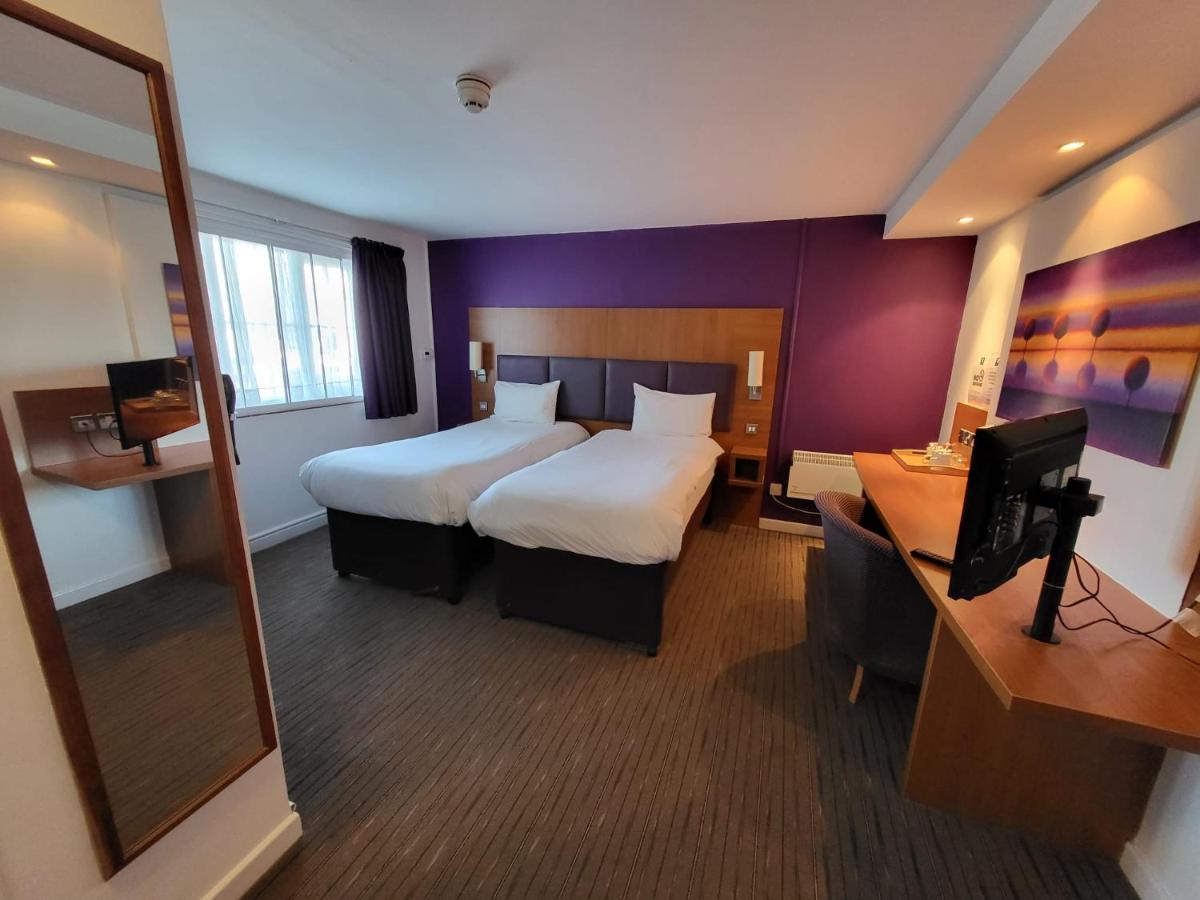 Tyger Inn Derby Bagian luar foto