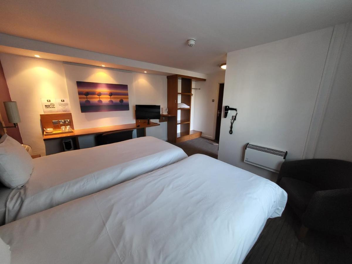 Tyger Inn Derby Bagian luar foto