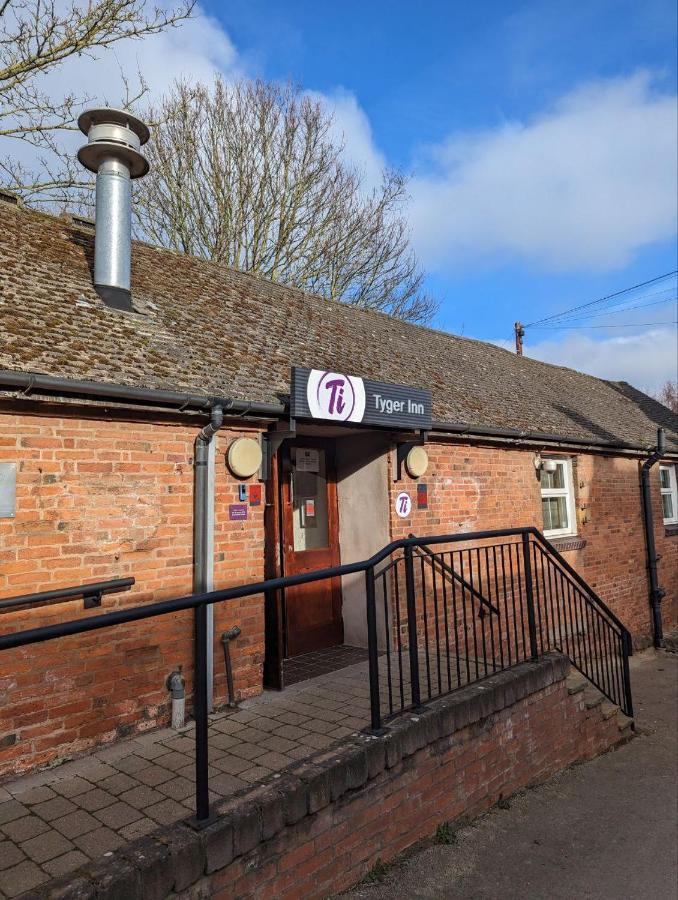 Tyger Inn Derby Bagian luar foto