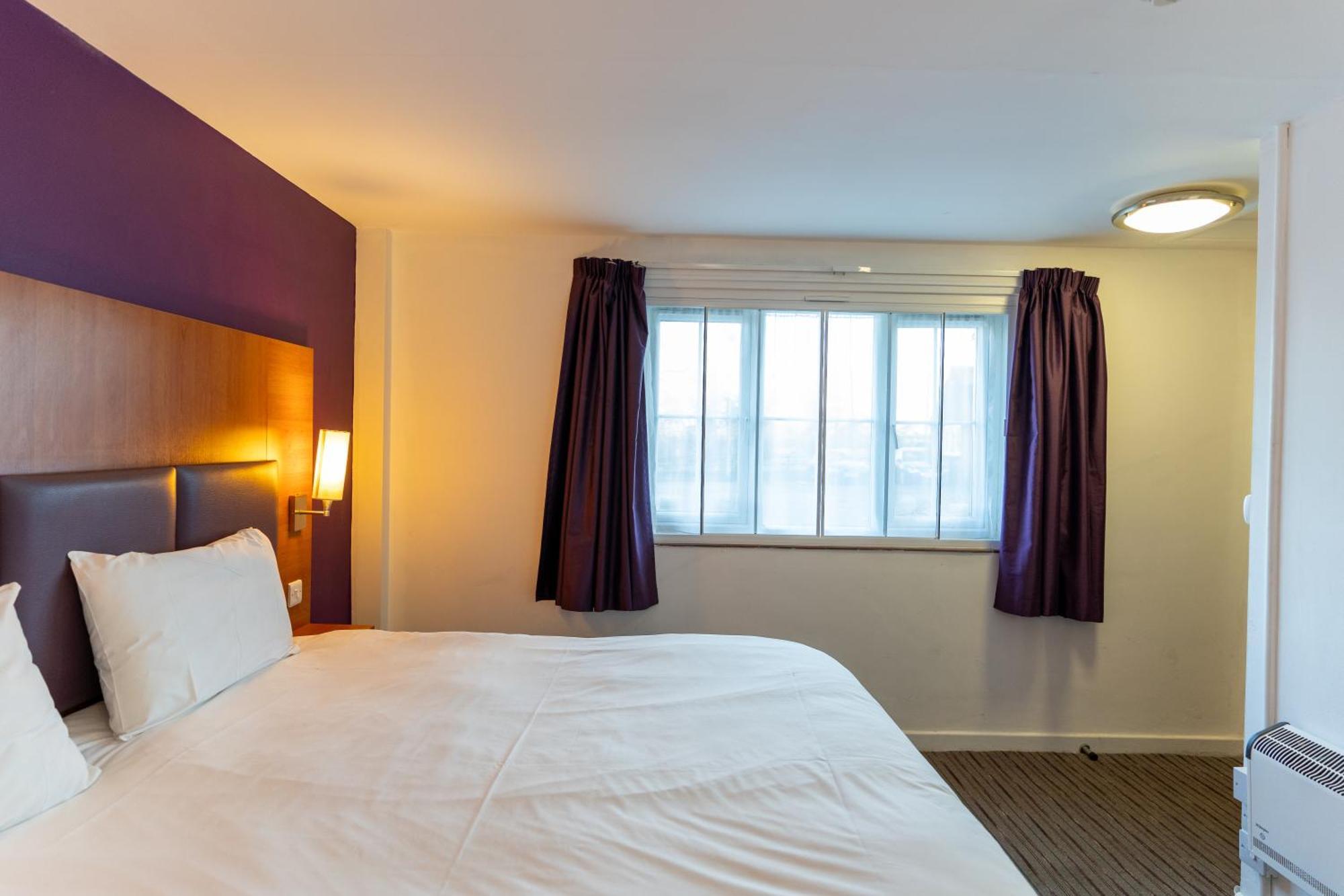 Tyger Inn Derby Bagian luar foto