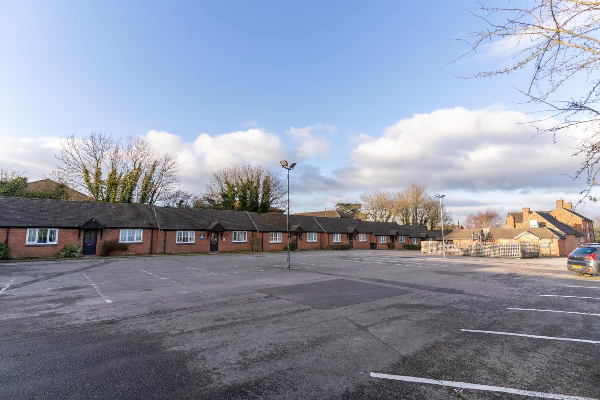 Tyger Inn Derby Bagian luar foto