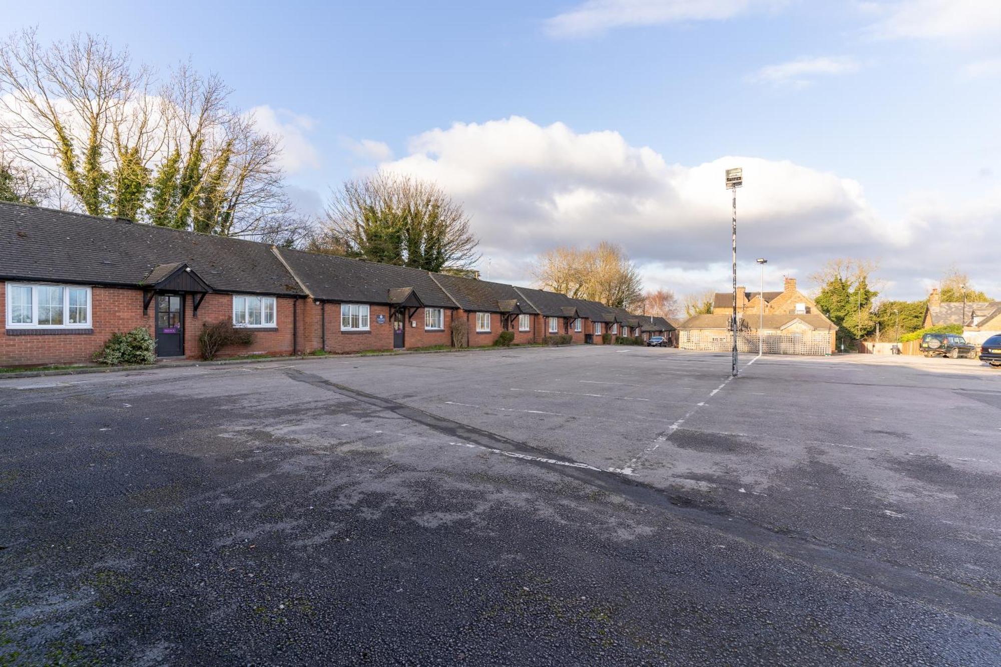 Tyger Inn Derby Bagian luar foto